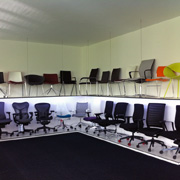 Präsentabel: beleuchtetes Display für Bürostühle