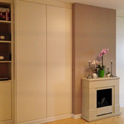 Stauraum-Wunder: Einbauschrank mit grifflosen Türen