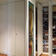Versteckt: Schuhschrank hinter Faltschiebetüren